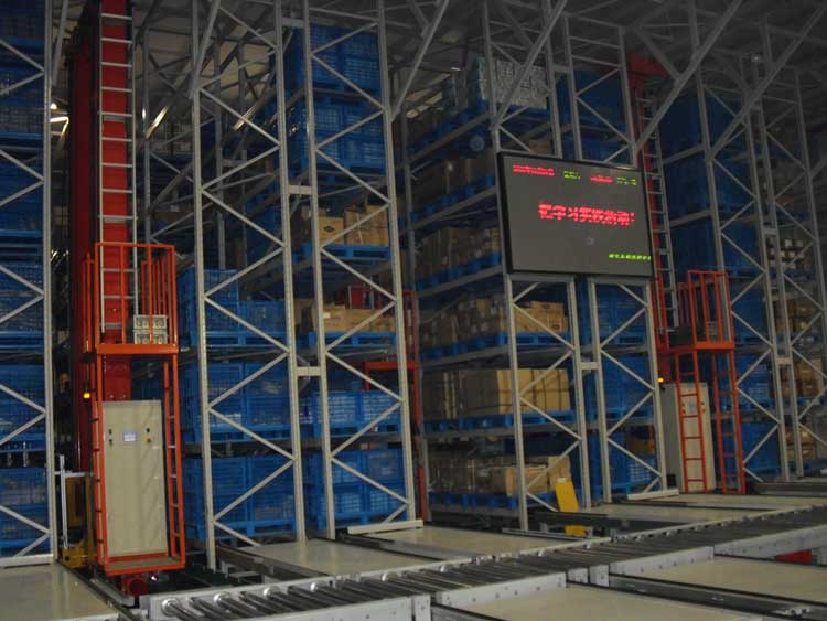 What are the operating procedures and precautions for automated warehouse racking?