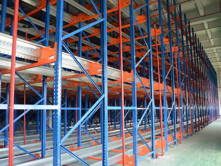 What kind of warehouse is suitable for using radio shuttle racks?