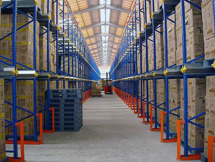 How to use the drive in pallet rack correctly
